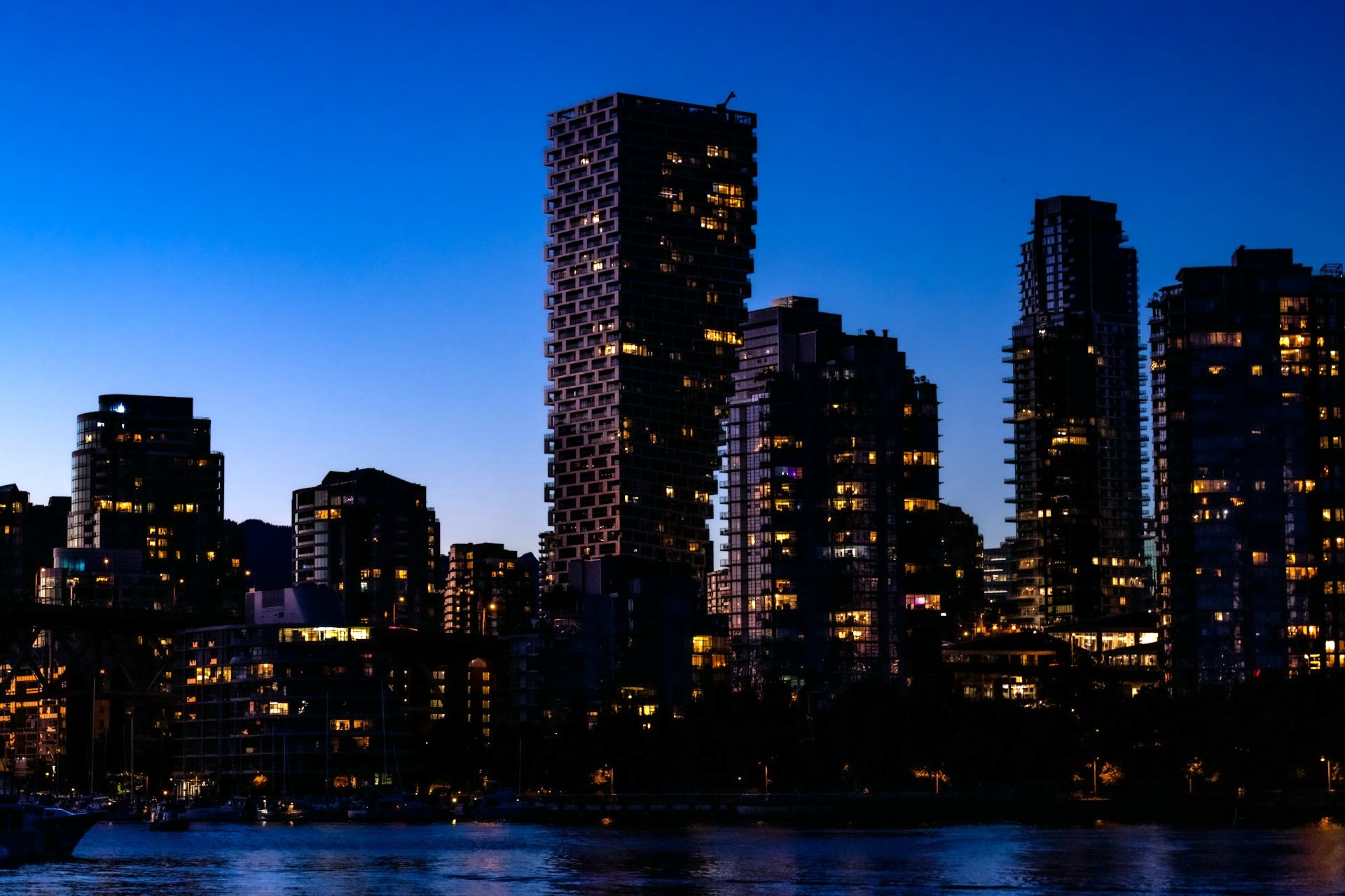 Canadian Real Estate Prices Slip Sharply, Further Downward Pressure Builds